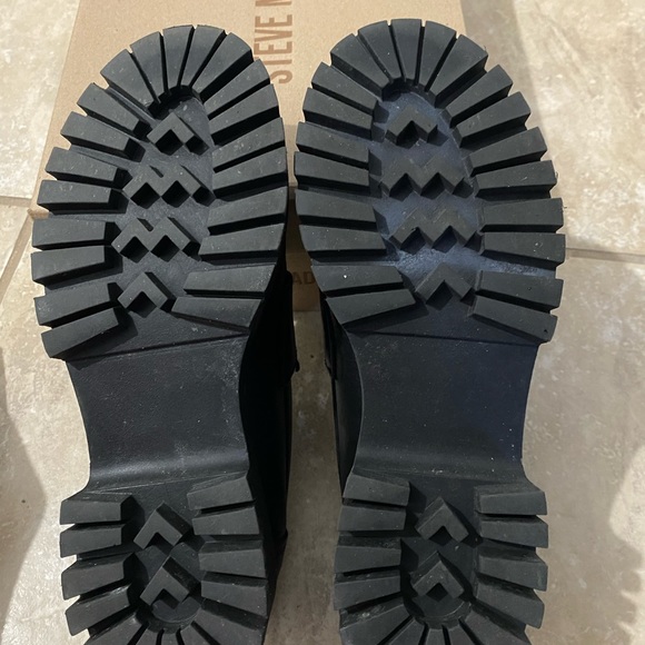 Steve Madden Loafers (LAWRENCE BLACK LEATHER) in Size 9 - Picture 4 of 10